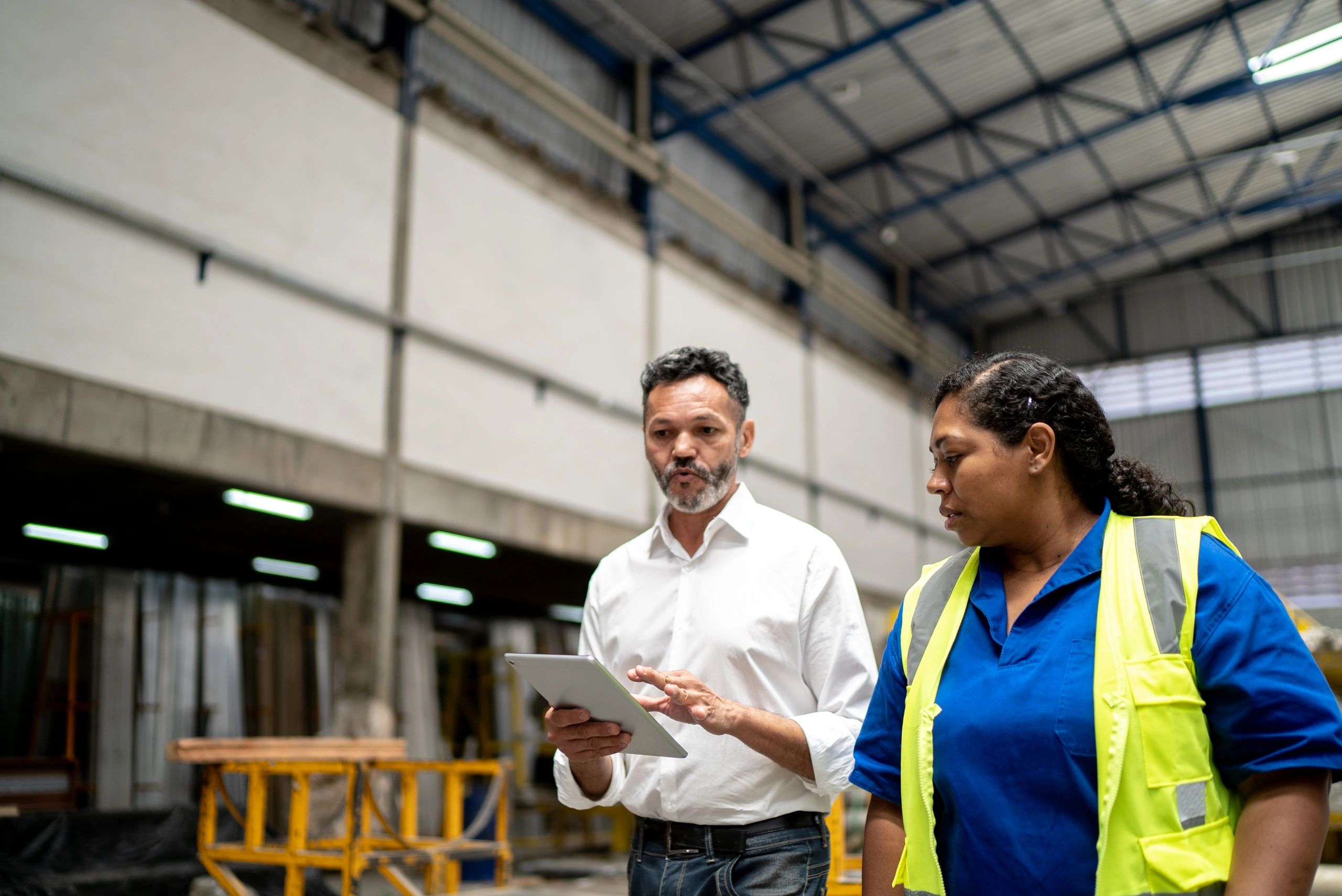 Supervisor and employee discussing safety expectations on the floor